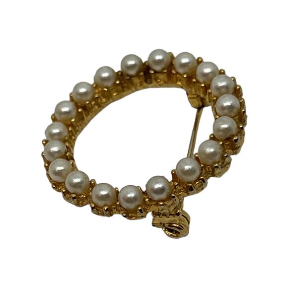 Gold & White Circular Lapel Pin with Faux Pearl – 1.25" x 1.25" - Picture 2 of 6